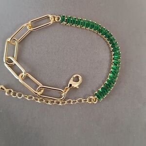 Emerald baguette shape and paperclips link bracelet